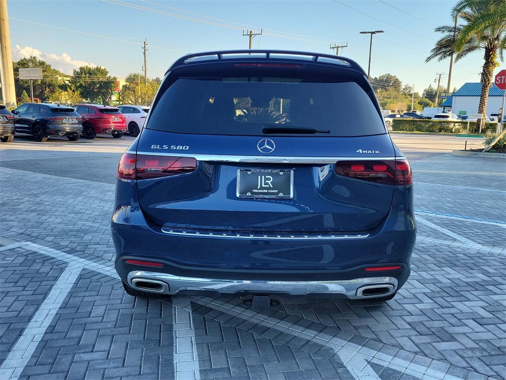2024 Mercedes Benz GLS 580 4MATIC photo 3