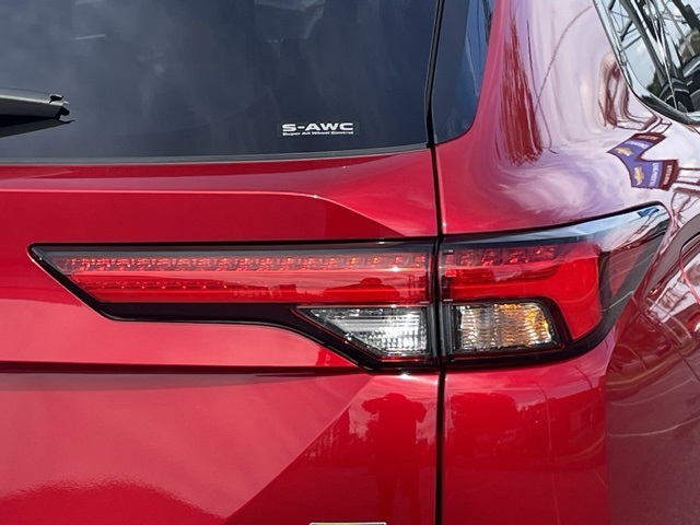 2025 Mitsubishi Outlander SEL Black Edition photo 12