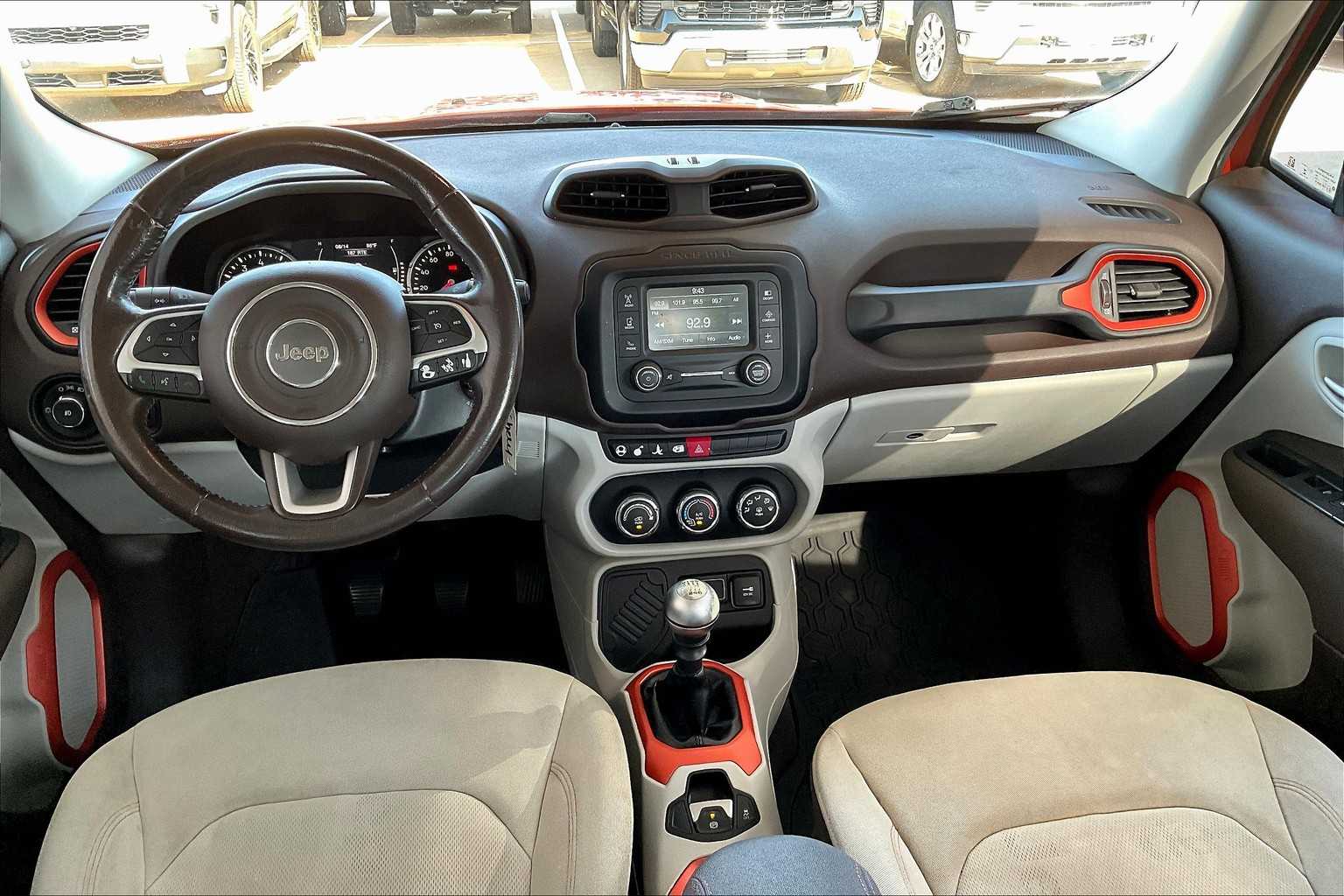 2015 Jeep Renegade Latitude photo 13