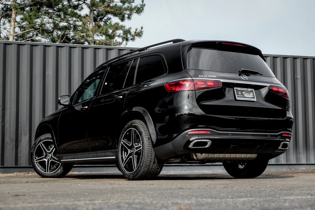 2026 Mercedes Benz GLS 450 4MATIC photo 2