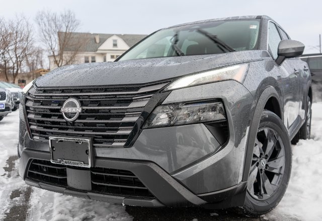 2026 Nissan Rogue SV's photo