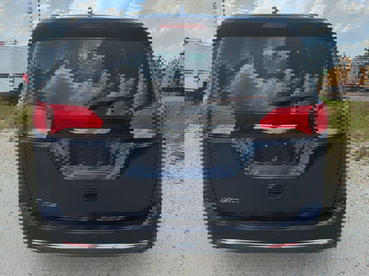 2017 Chrysler Pacifica Touring L photo 4