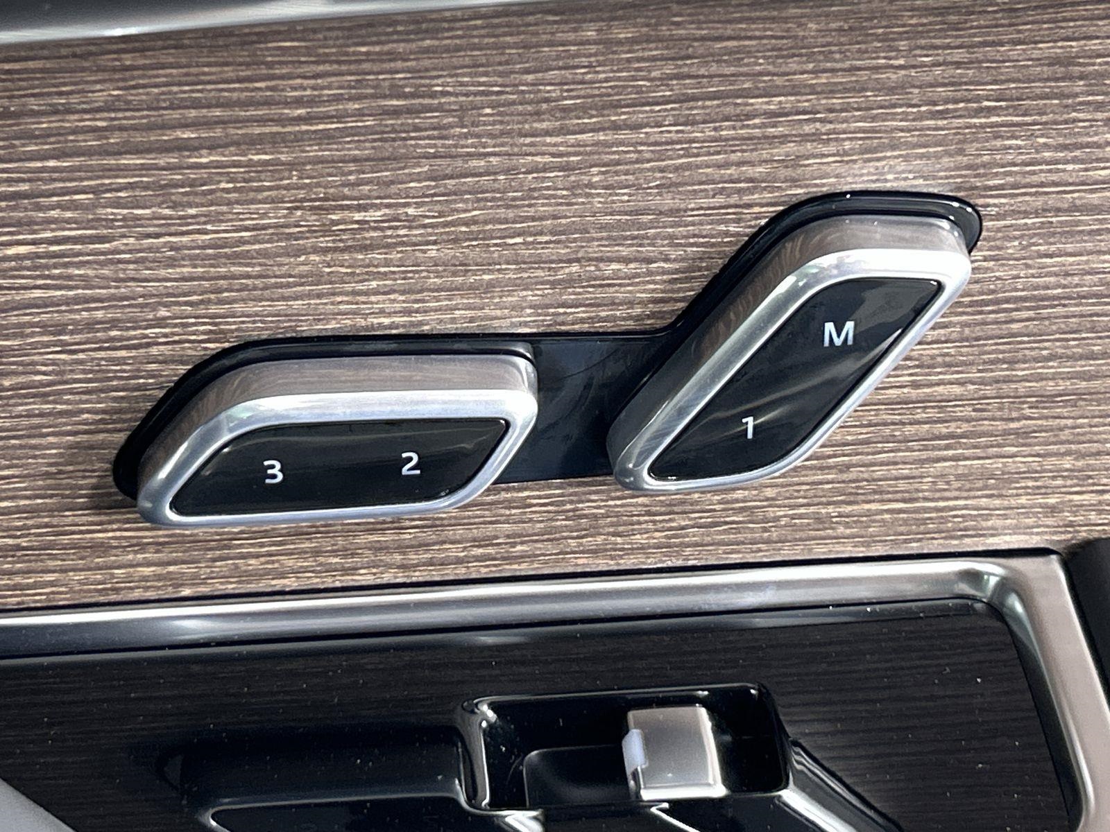 2025 Land Rover Range Rover SE photo 30