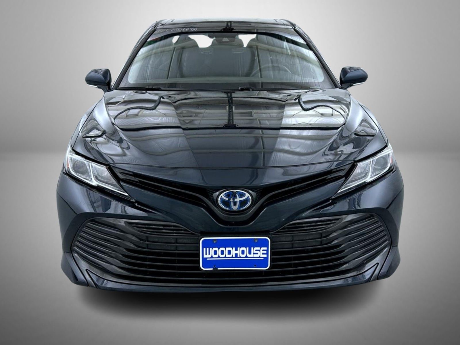 2020 Toyota Camry Hybrid LE photo 2