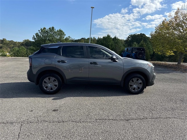 2025 Nissan Kicks S photo 2