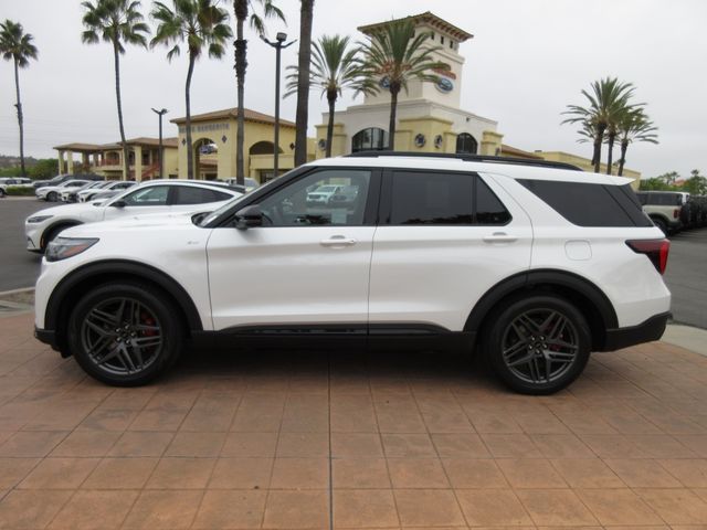 2025 Ford Explorer ST-LINE's photo