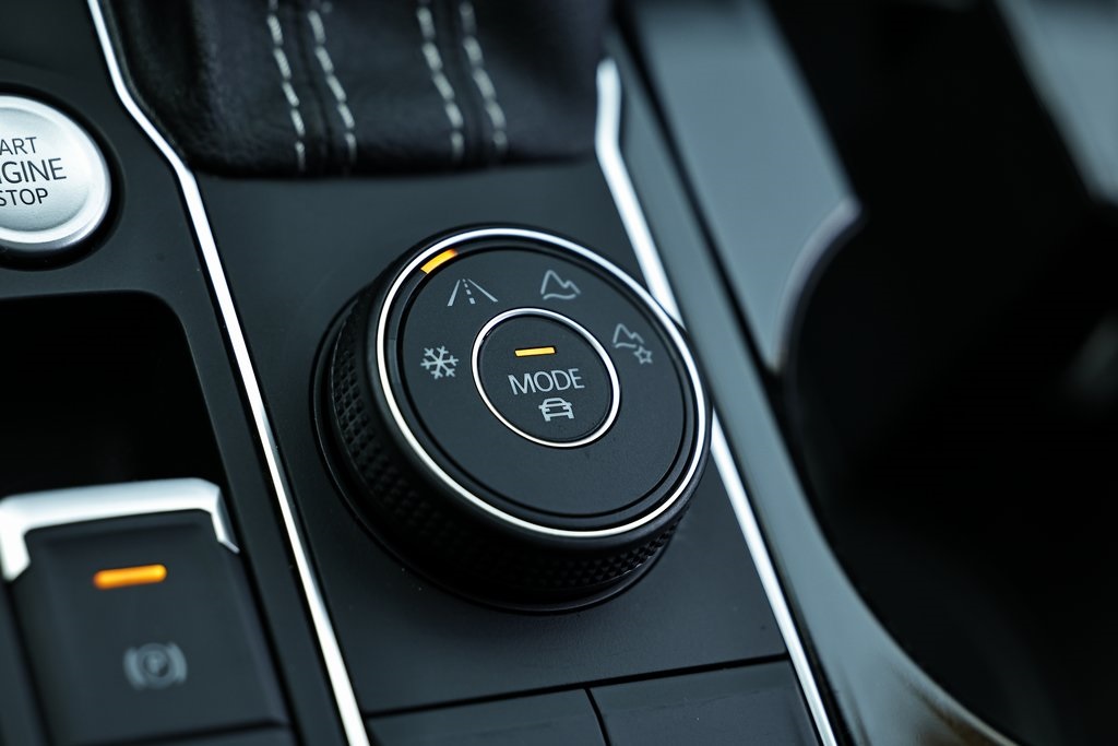 2022 Volkswagen Atlas Cross Sport V6 SE Technology photo 35