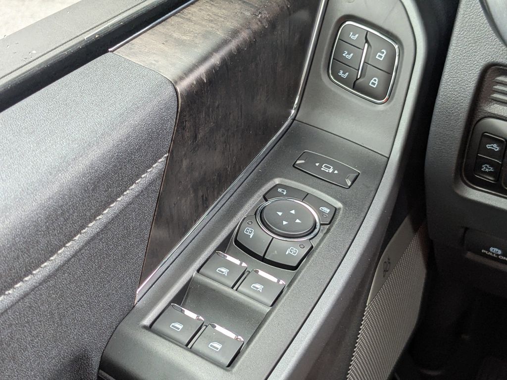 2025 Ford F-250 photo 24