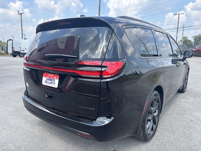 2026 Chrysler Pacifica Limited photo 4