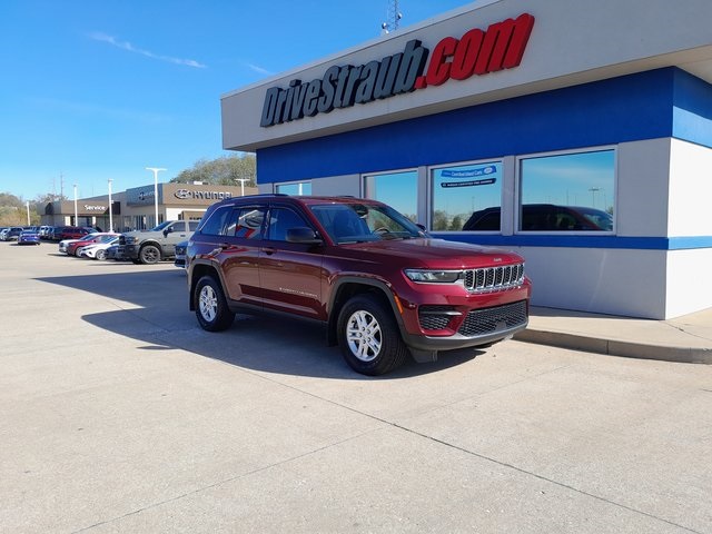 2023 Jeep Grand Cherokee Laredo photo 2
