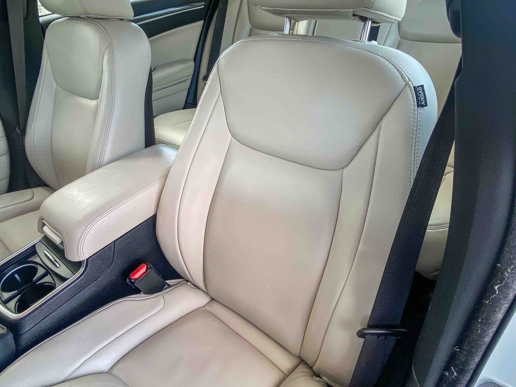 2021 Chrysler 300 Touring photo 23