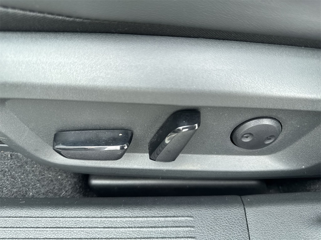 2023 Nissan Rogue SV photo 17