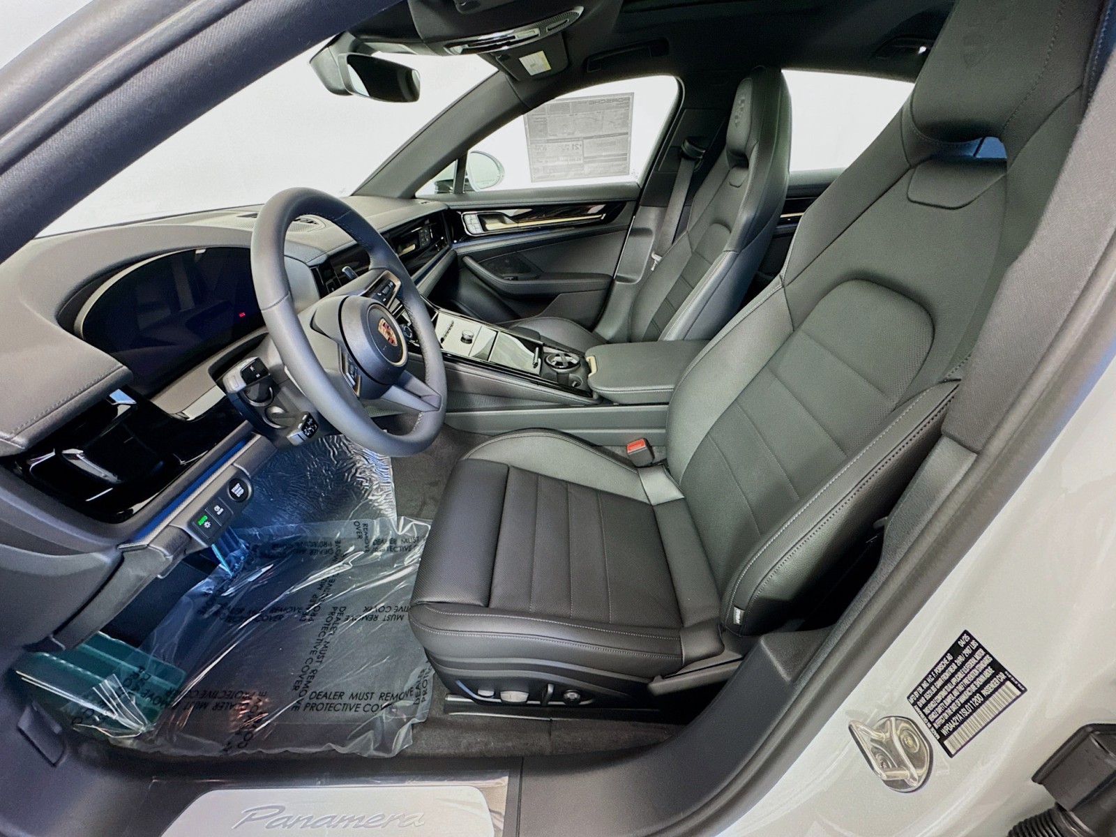2025 Porsche Panamera 4 photo 5
