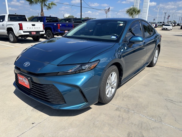2025 Toyota Camry LE photo 3