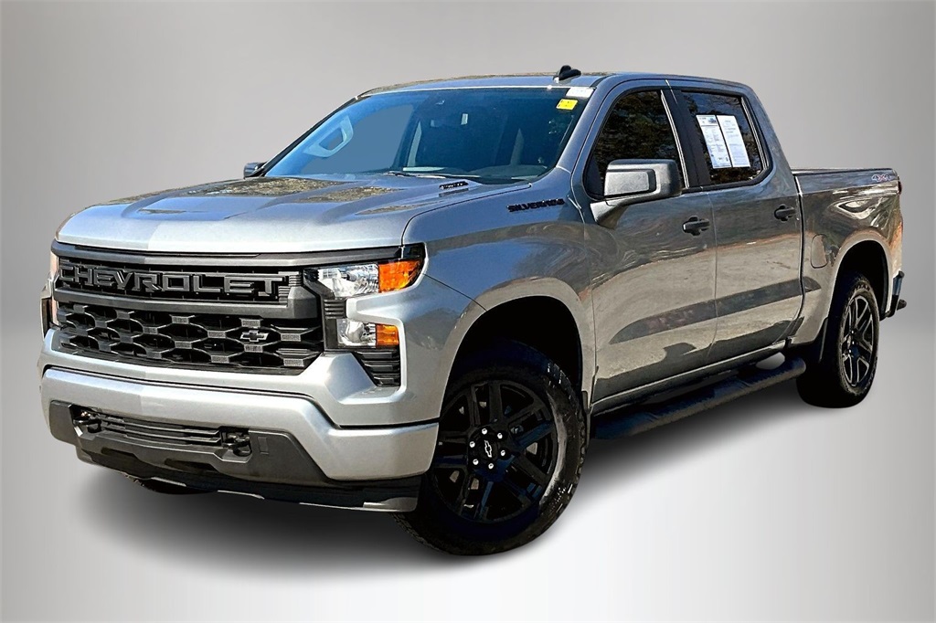 2025 Chevrolet Silverado 1500 Custom photo 2