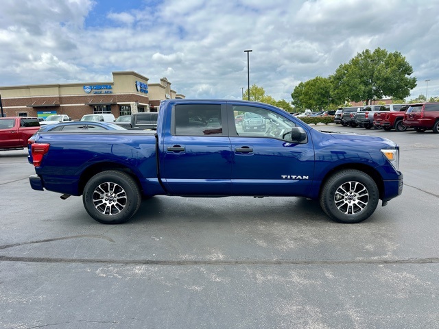 2024 Nissan Titan SV photo 2