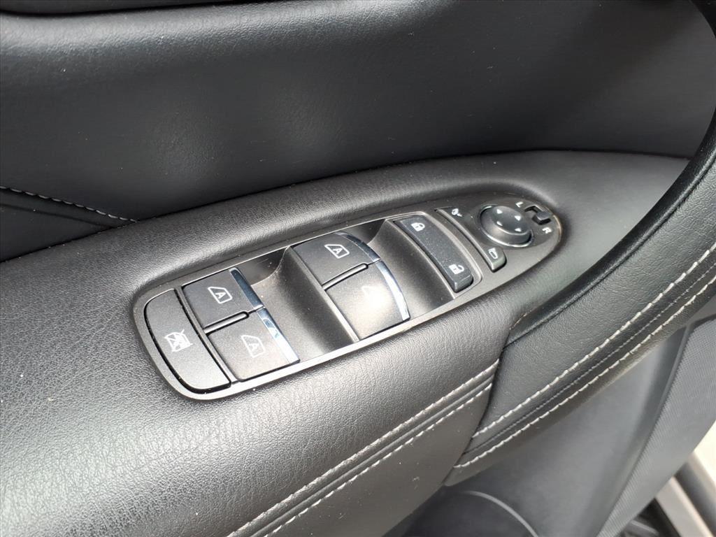 2023 Infiniti QX80 Luxe photo 2