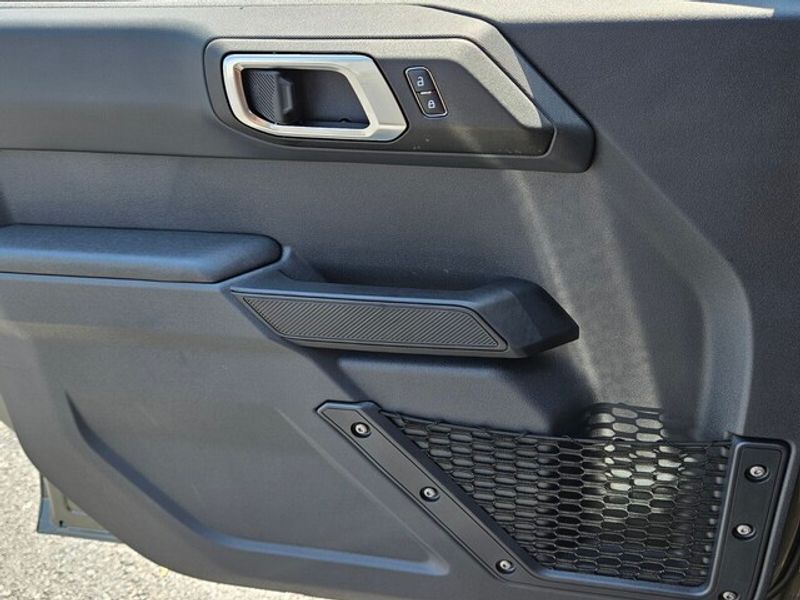 2025 Ford Bronco Base photo 23