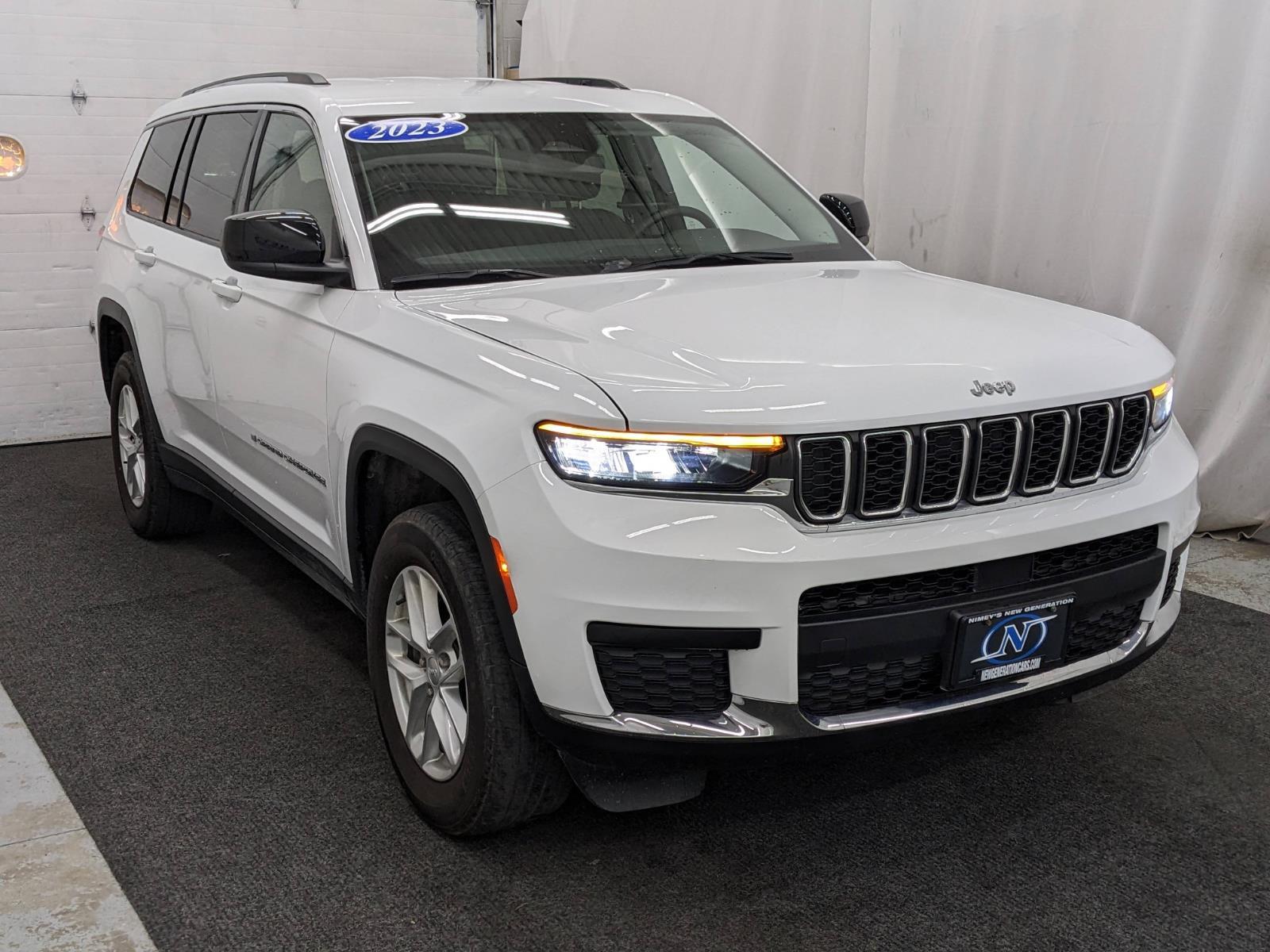 2023 Jeep Grand Cherokee Laredo photo 7