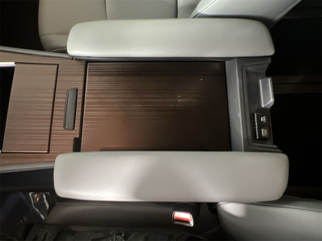 2024 Toyota Sienna XLE photo 19