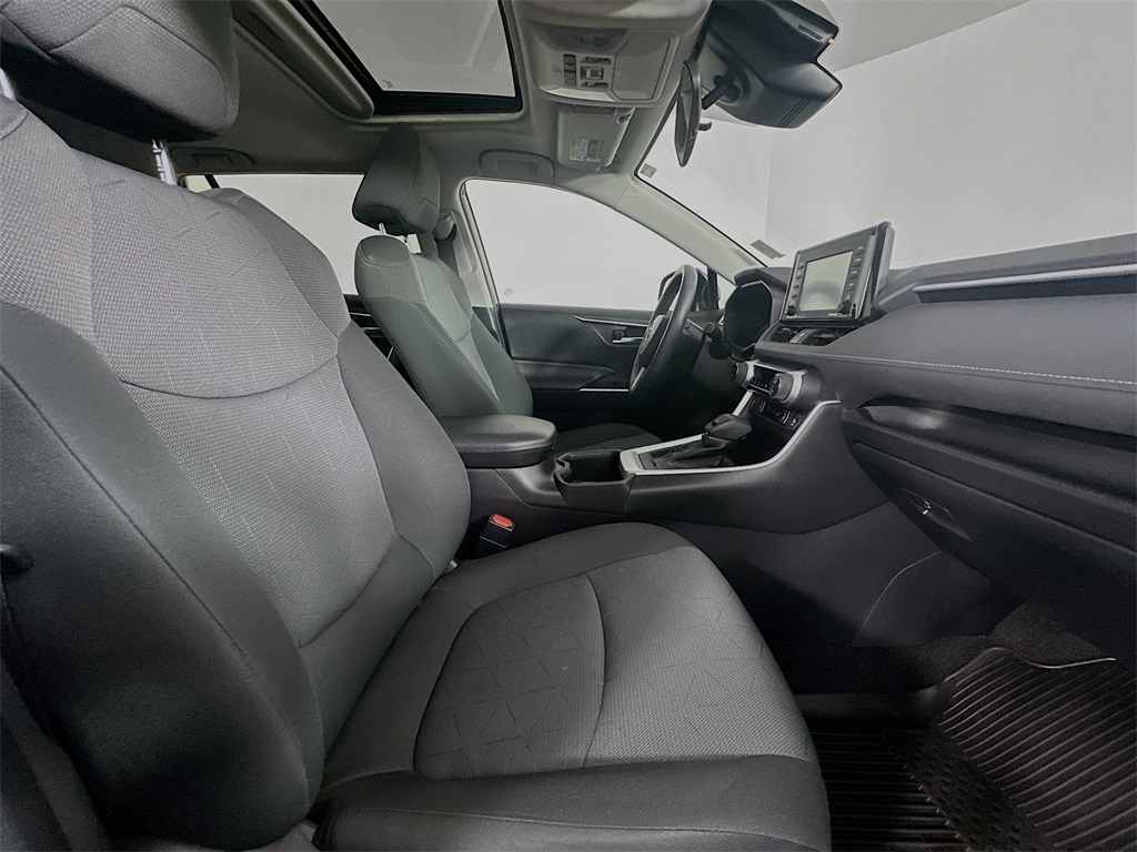 2022 Toyota RAV4 XLE photo 27