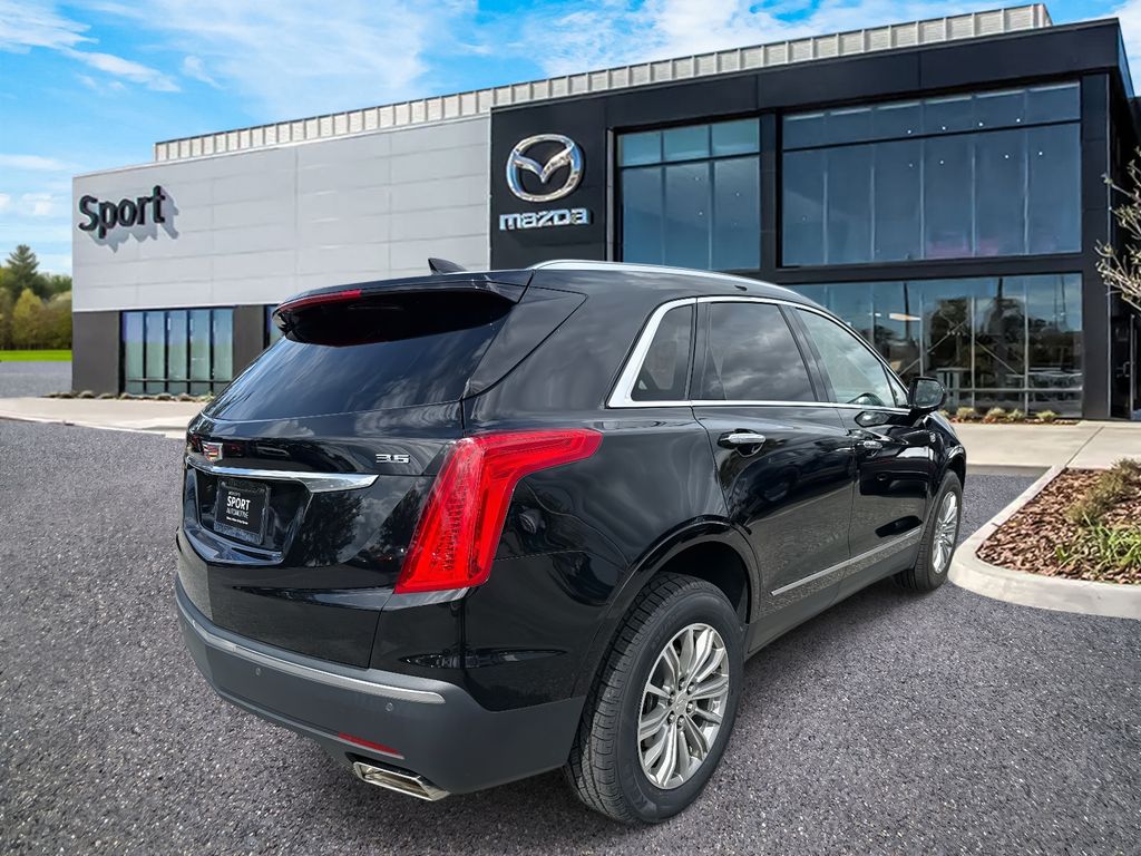 2017 Cadillac XT5 Luxury photo 3