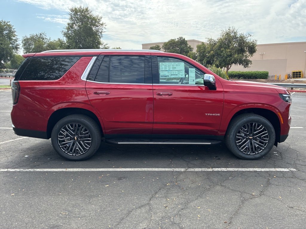 2025 Chevrolet Tahoe Premier photo 2