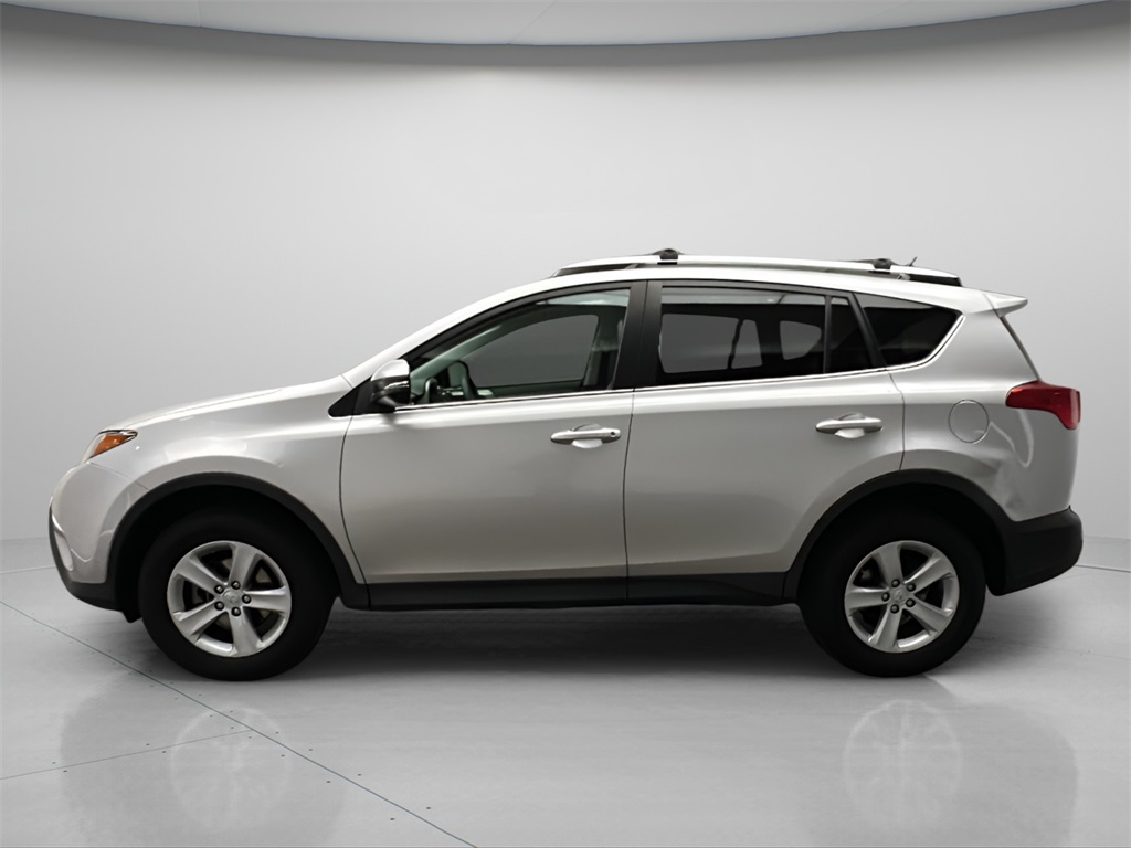 2014 Toyota RAV4 XLE photo 2
