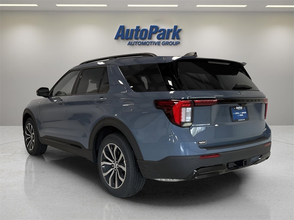 2026 Ford Explorer ST-Line photo 2