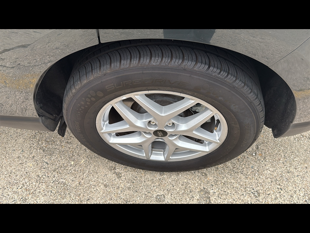 2023 Ford Edge SEL photo 25