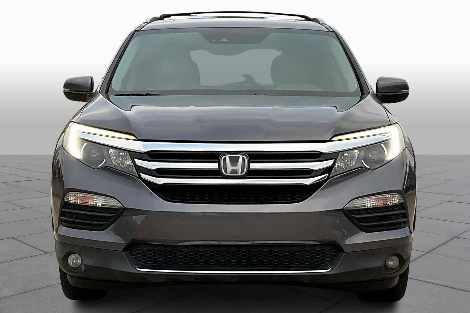 2017 Honda Pilot Elite photo 3