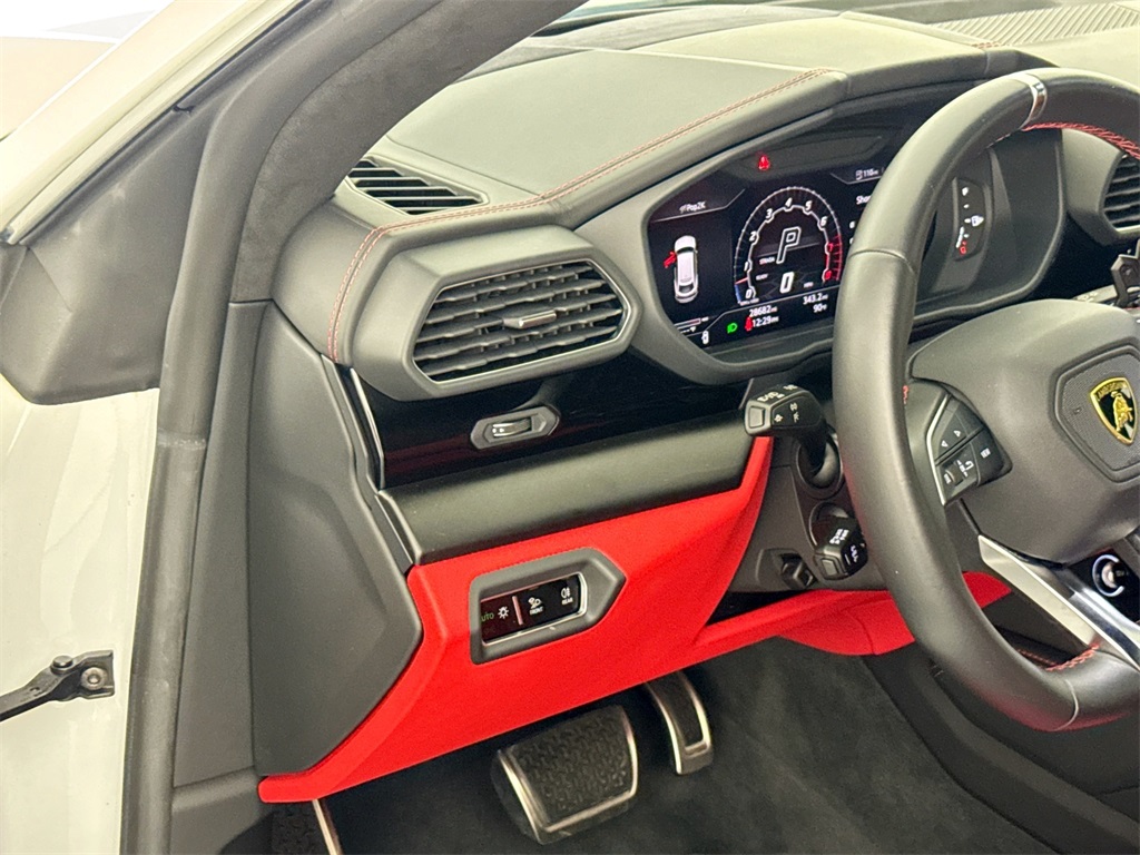 2022 Lamborghini Urus photo 10