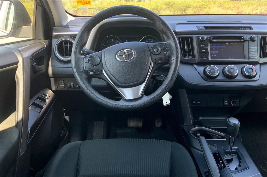 2018 Toyota RAV4 LE photo 4
