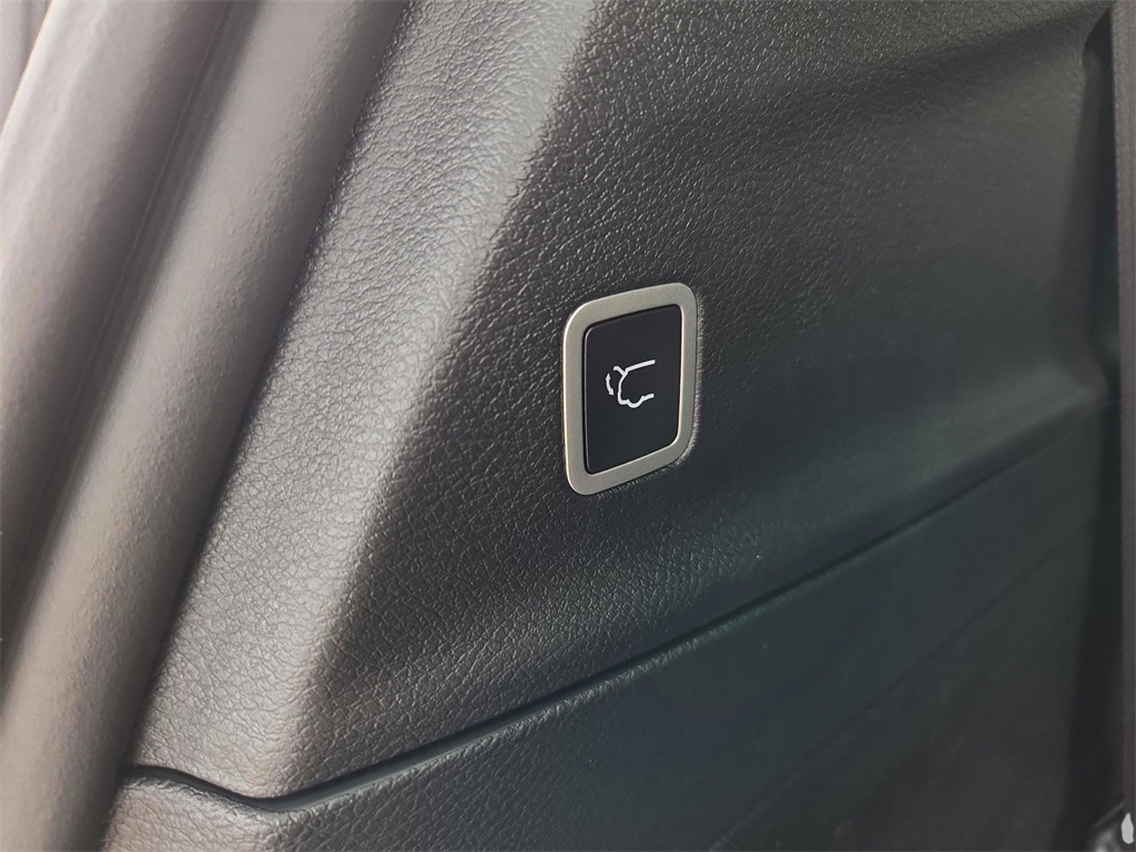 2026 Chrysler Voyager LX photo 14
