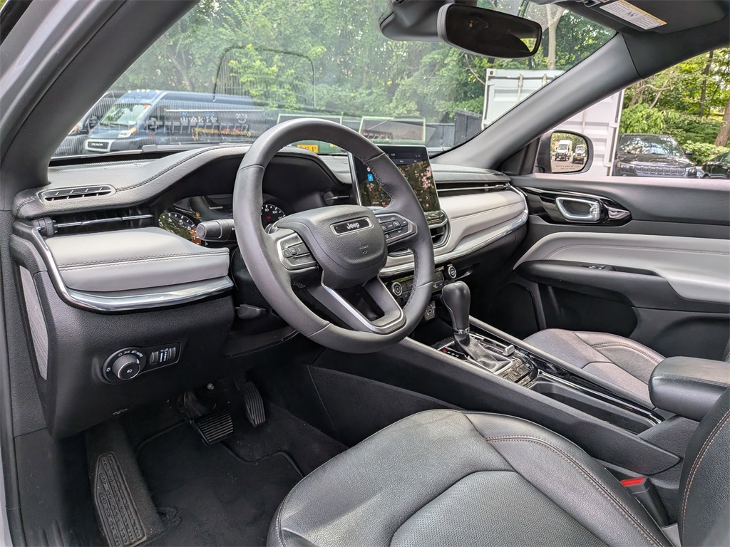 2023 Jeep Compass Limited photo 11