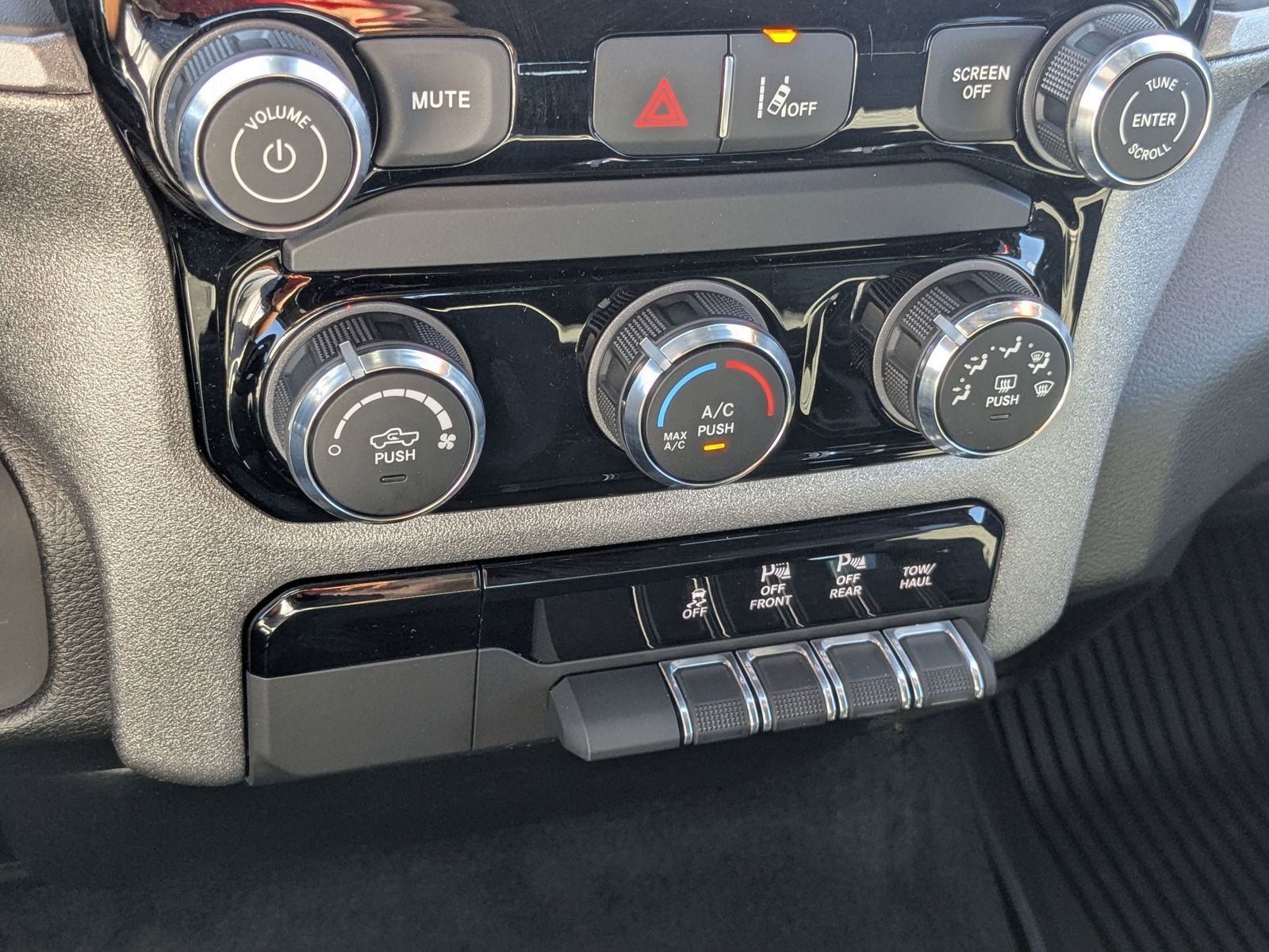 2025 Ram 1500 Tradesman photo 19