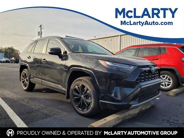 2022 Toyota RAV4 SE's photo