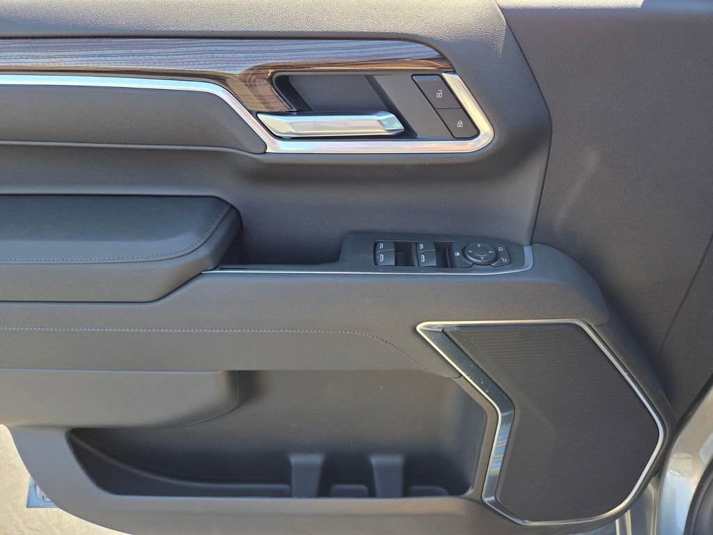 2026 Chevrolet Silverado 1500 LT photo 9