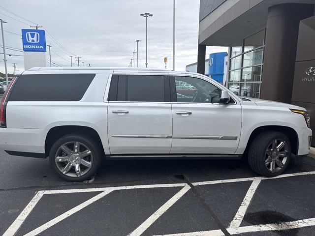 2019 Cadillac Escalade ESV Premium Luxury photo 2