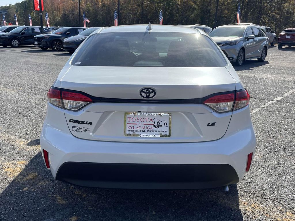 2025 Toyota Corolla LE photo 3