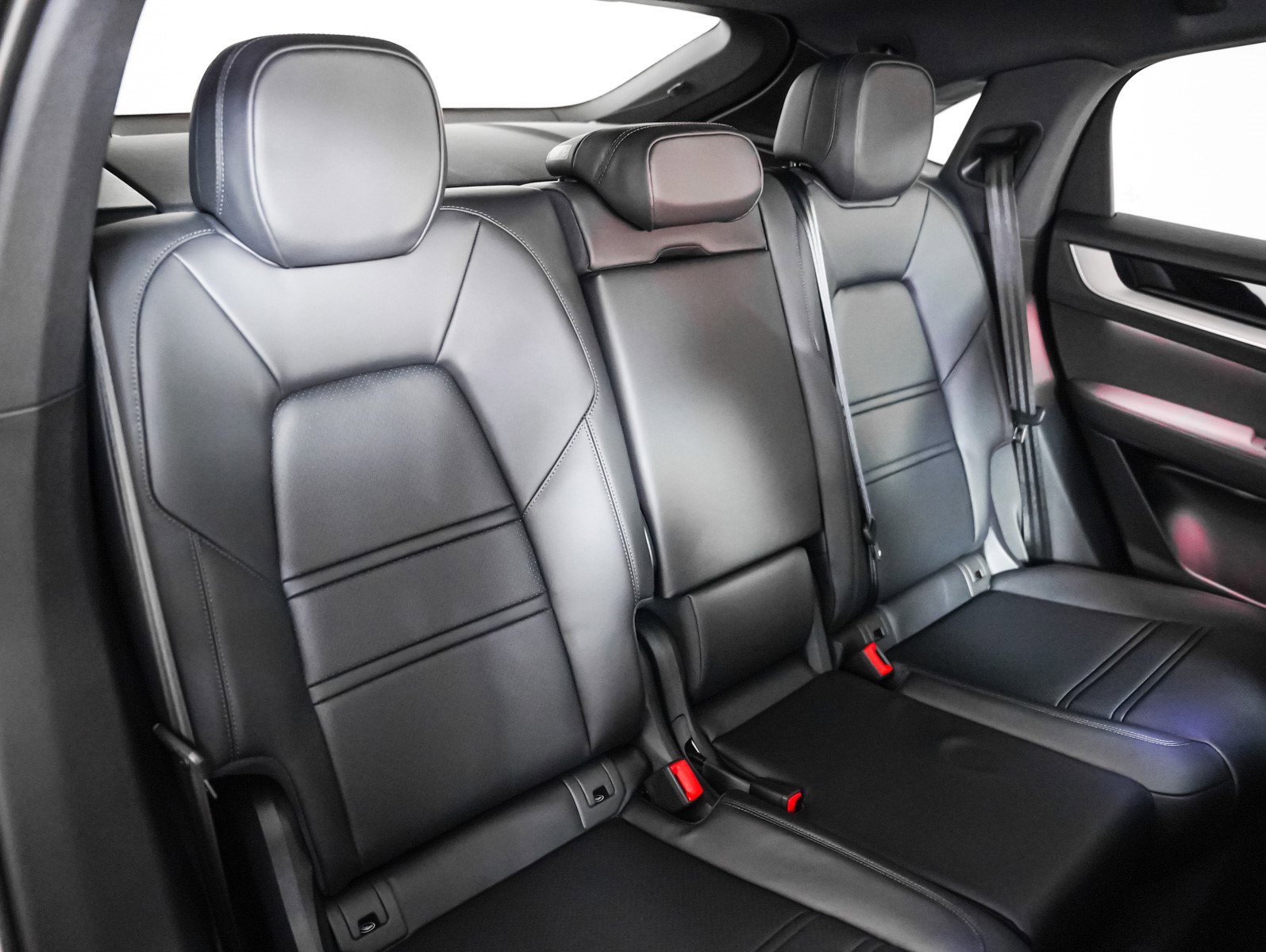2025 Porsche Cayenne Coupe photo 6