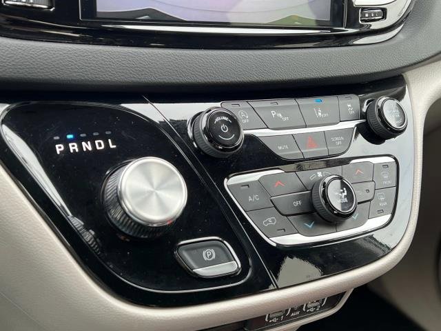 2024 Chrysler Pacifica Touring L photo 18