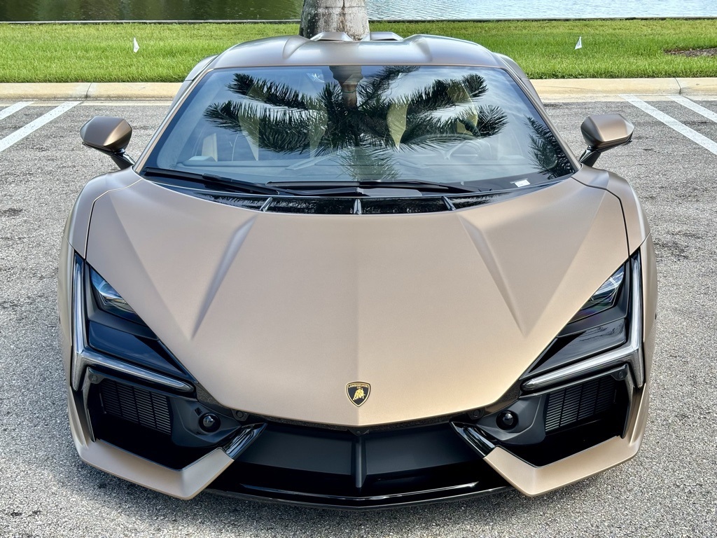 2024 Lamborghini Revuelto photo 3