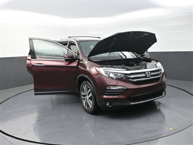 2016 Honda Pilot Elite photo 2