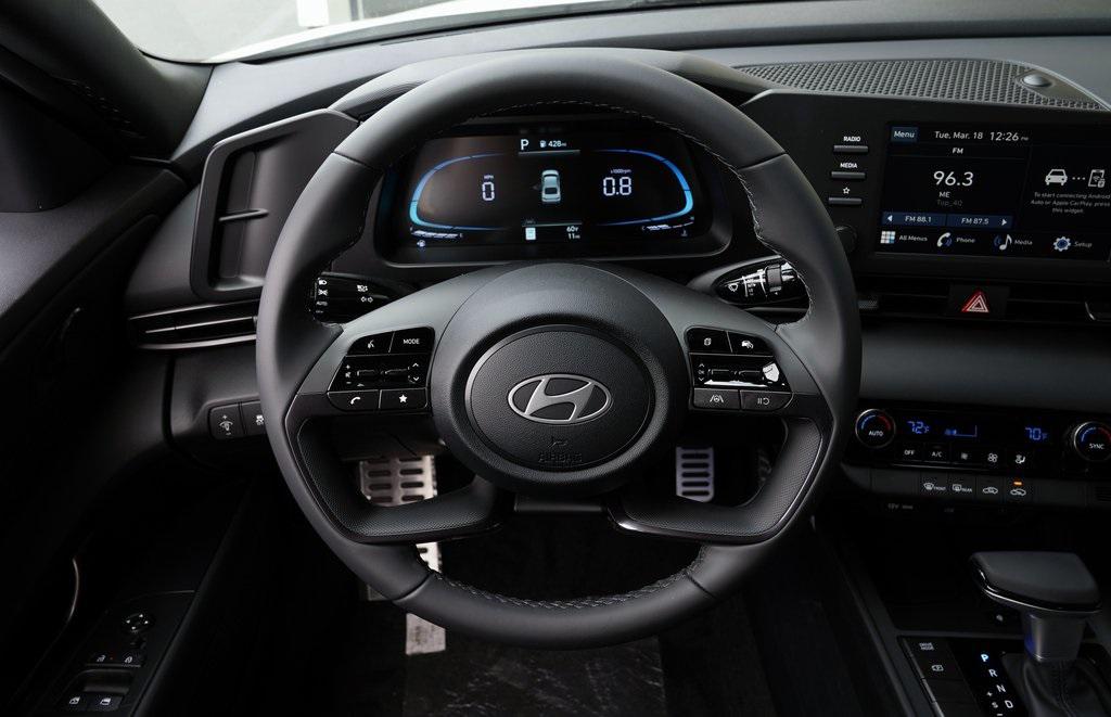 2025 Hyundai Elantra SEL Sport photo 12
