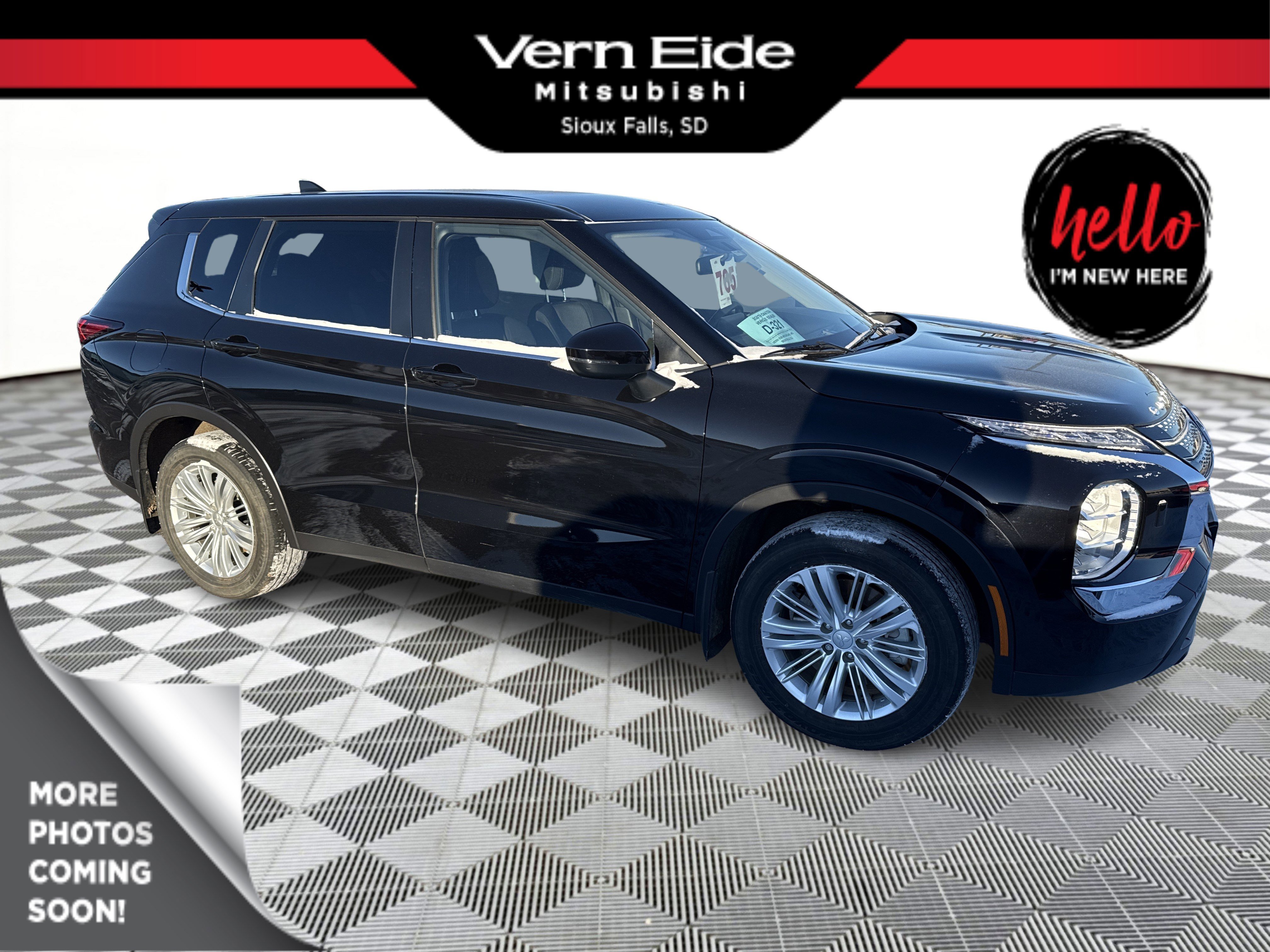 2023 Mitsubishi Outlander ES's photo