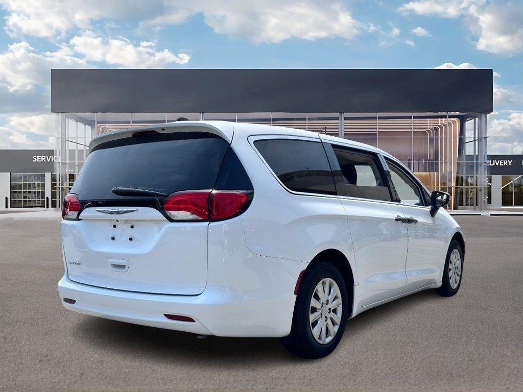 2020 Chrysler Voyager L photo 4