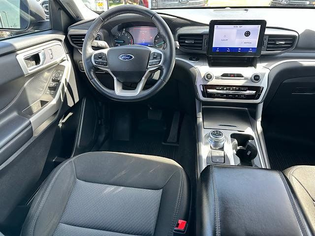 2022 Ford Explorer XLT photo 2