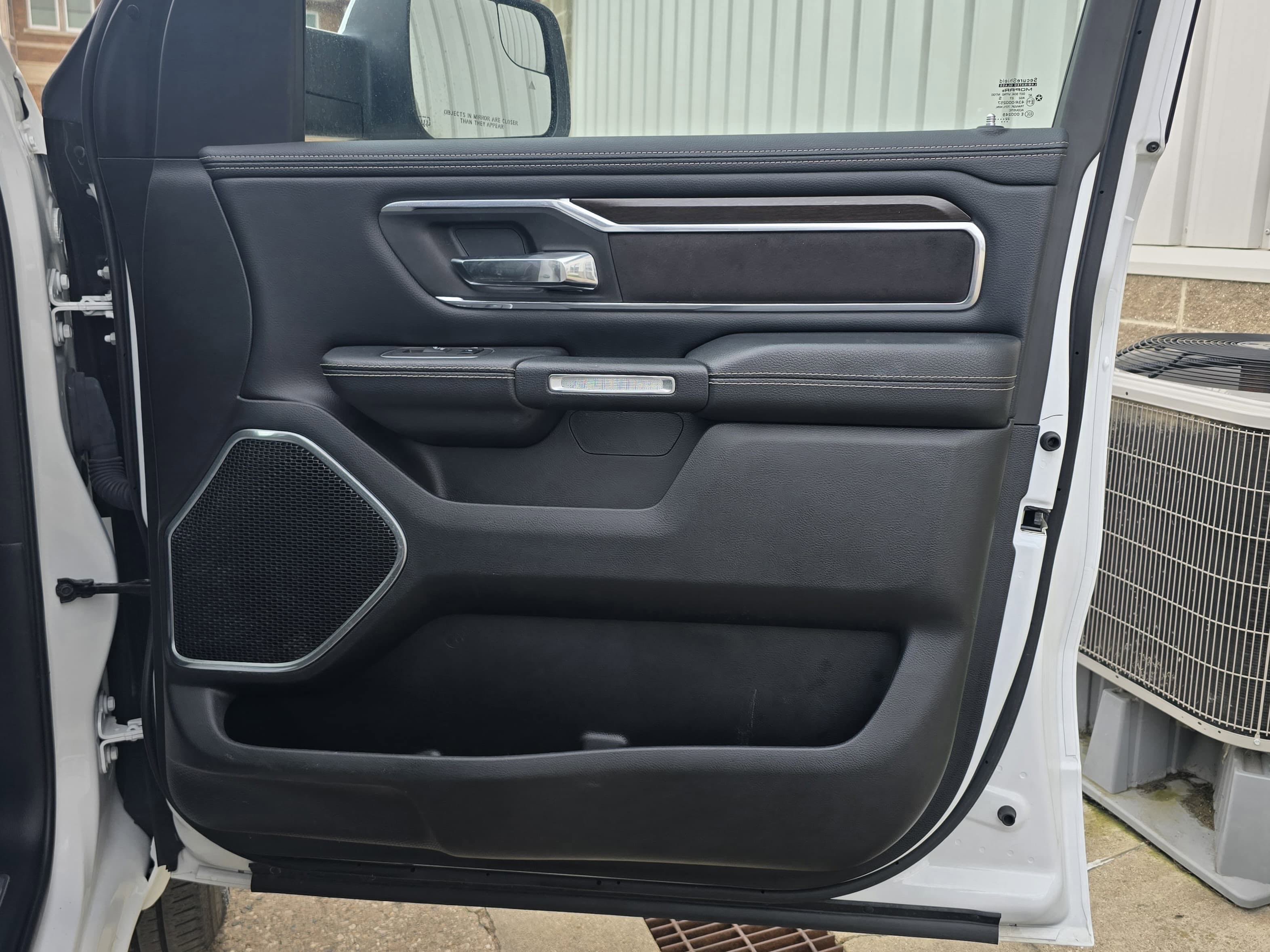 2022 Ram 1500 Laramie photo 9