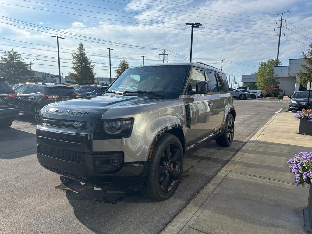 2024 Land Rover Defender 110 X photo 2